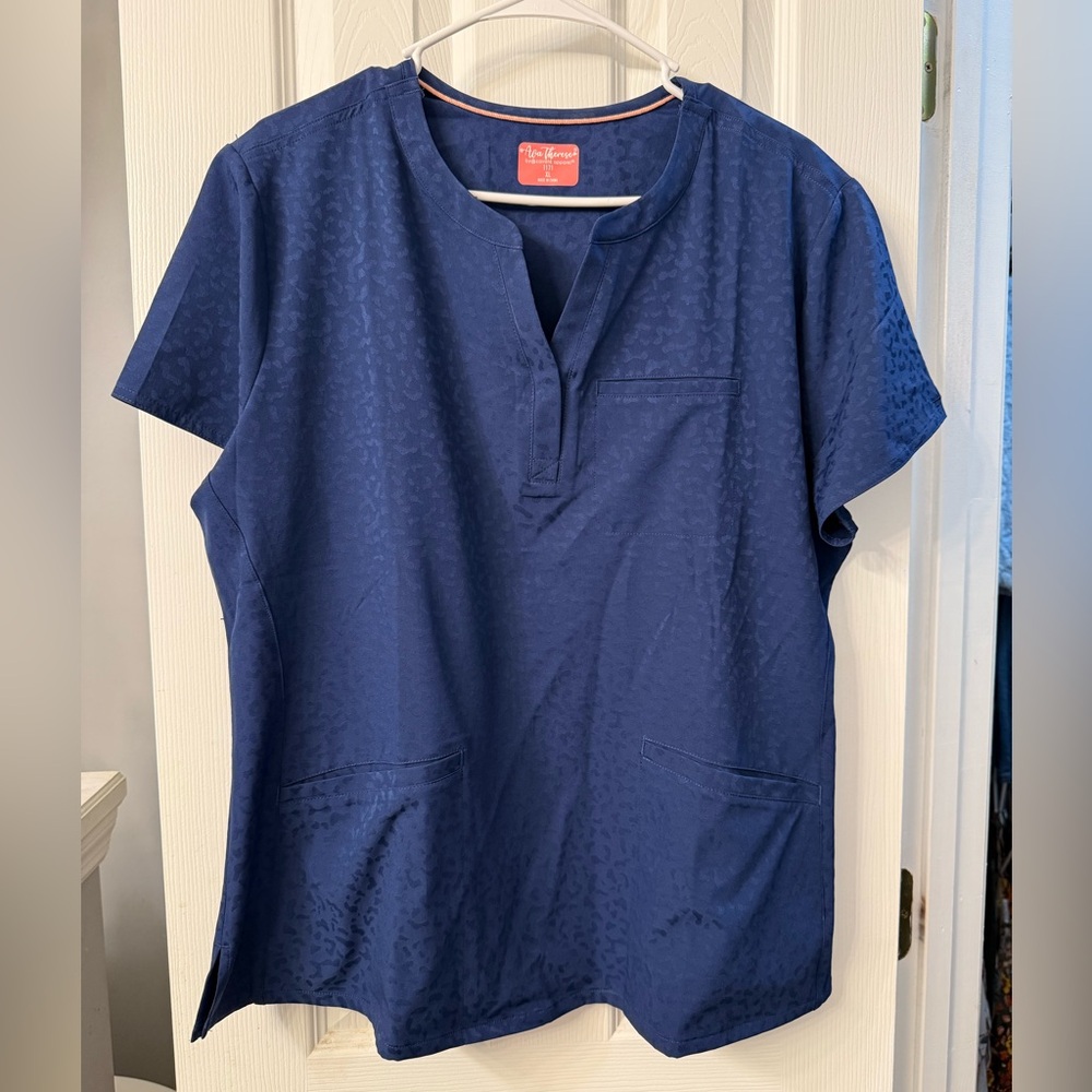 Ava Therese Jacquard Navy scrub top XL